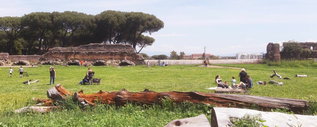 Fig. 02. Parco degli acquedotti, uno spazio pubblico denso di attività.